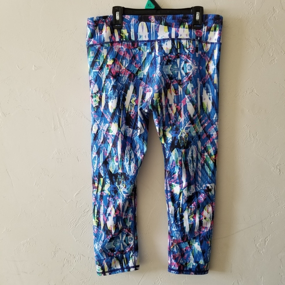Fabletics Salar Powerhold Capri Legging M 💙 - Picture 8 of 8
